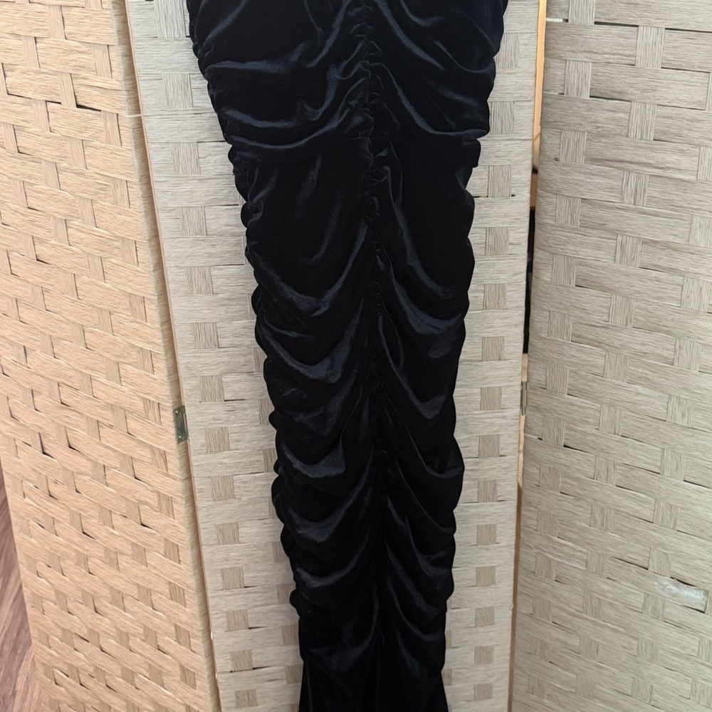 NEW Fashion Nova Black Velvet Trumpet Dress